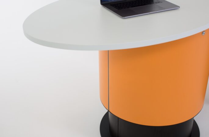 YAKETY YAK’s curved worktop is designed with ergonomics and aesthetics in mind.