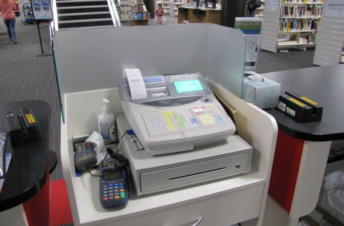 YAKETY YAK Cash / Credit Modules provides secure space for cash register and credit processing equipment.