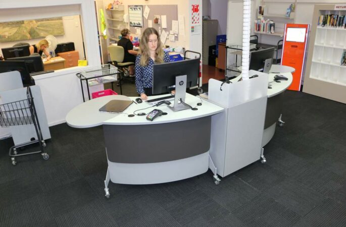 YAKETY YAK 202 desktops feature ergonomic curves for easy functionality.