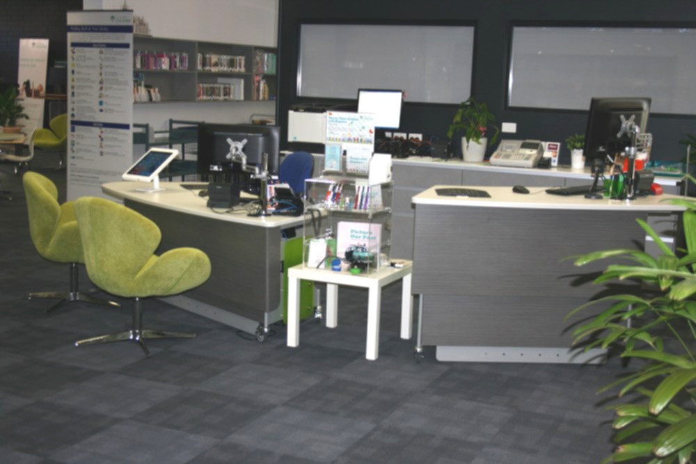 YAKETY YAK 209 Desk (seated position) and YAKETY YAK 204 Desk (standing position) at Duncraig Library.