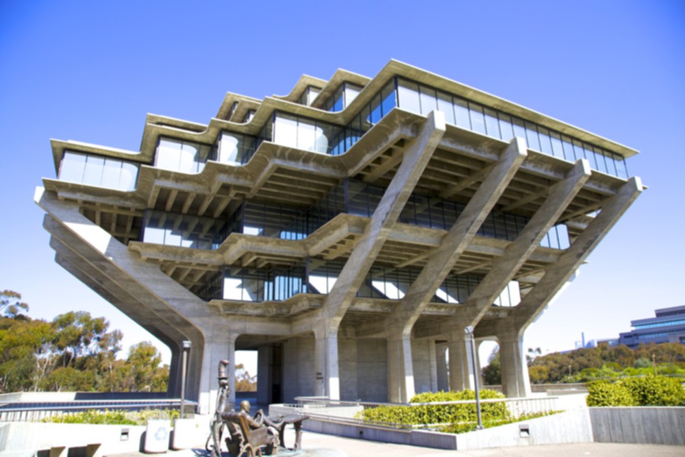 YAKETY YAK Dynamic Service desks at The University of California San Diego, Geisel Library.