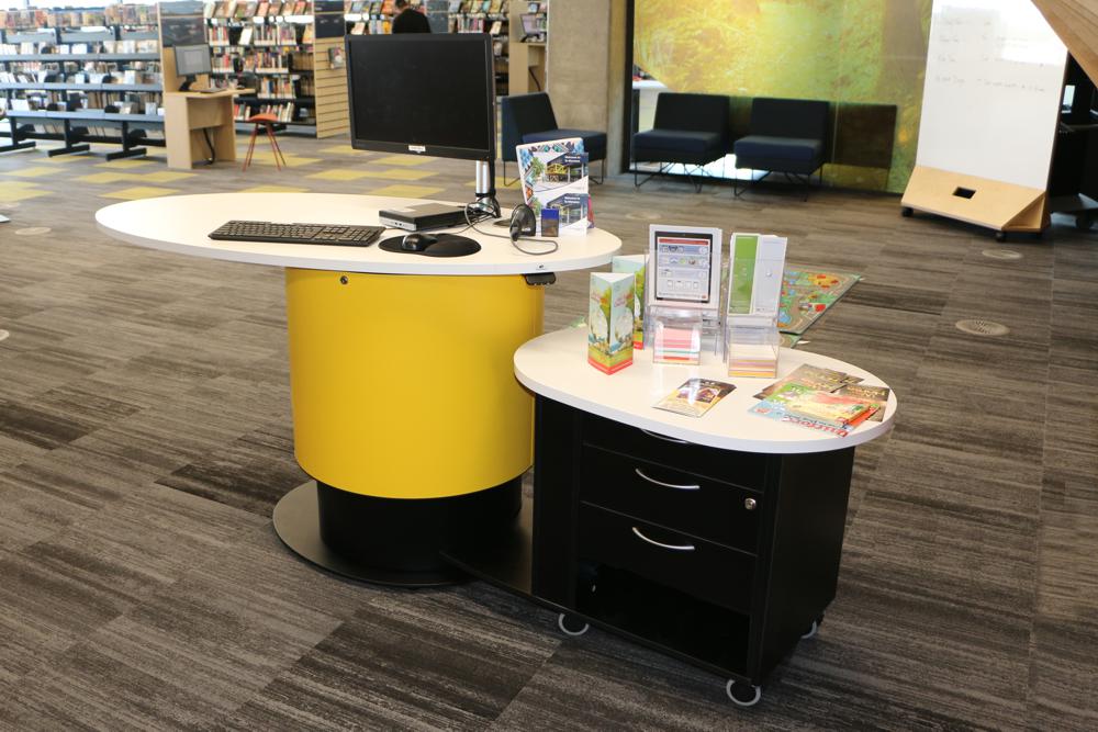 YAKETY YAK Oval 103 Pod, teamed with YAKETY YAK Support Caddy form a concierge station at the library entrance. 