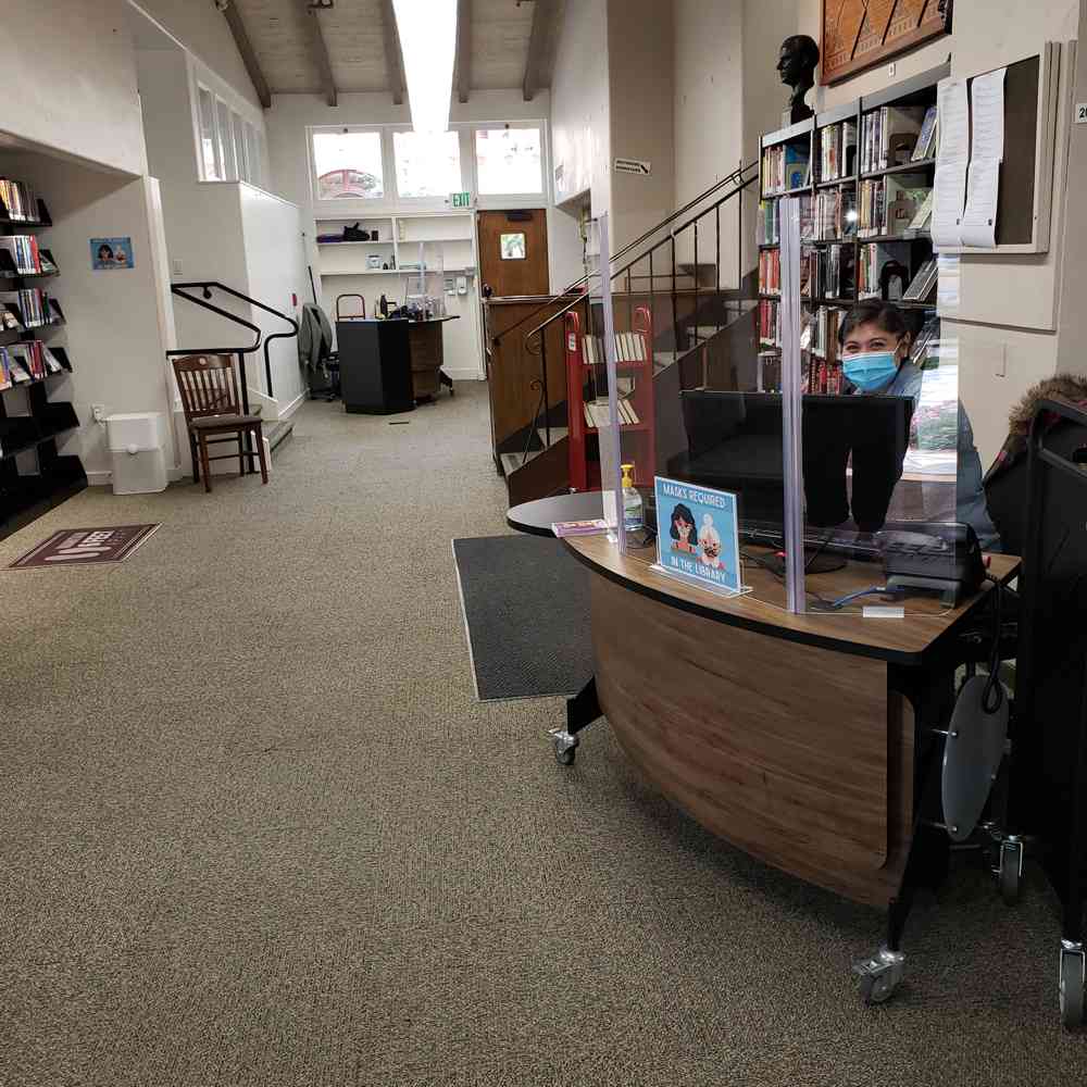 yakety-yak-height-adjust-desks-at-harrison-memorial-library