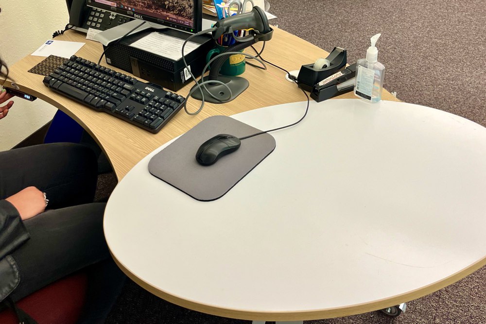 YAKETY YAK 202 Desk at Linn Benton Community College, Oregon.