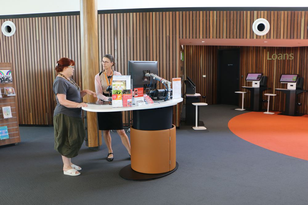 Above: A librarian providing assistance at YAKETY YAK Classic Oval 1600 Pod.