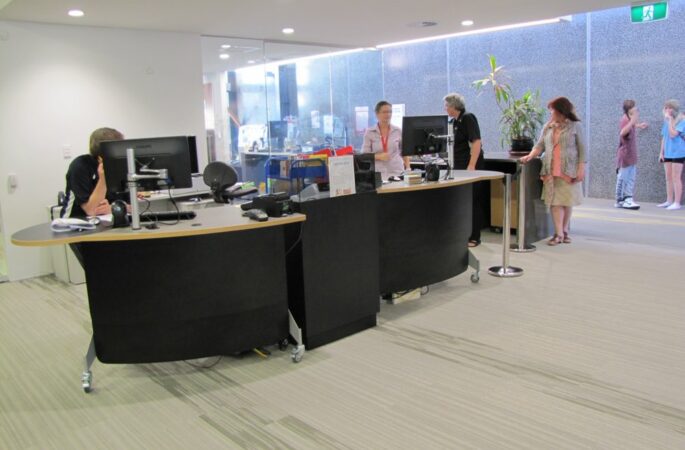 YAKETY YAK 202 desks with central Cash/Credit Module forming a striking front of house.
