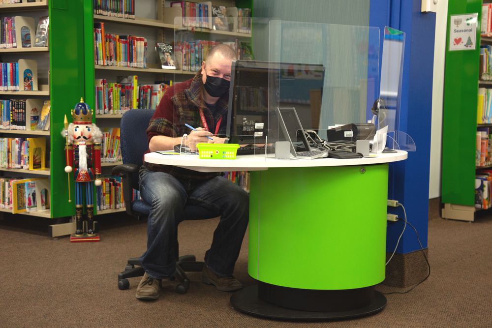 YAKETY YAK Oval 102 Pod provides an inviting help point at Waverley Library.