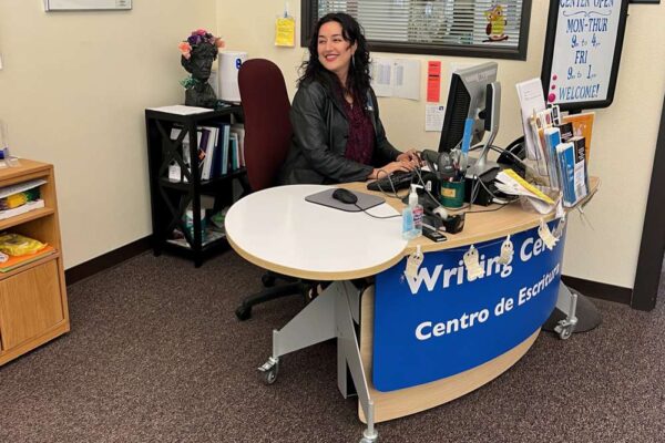 YAKETY YAK 202 Desk at Linn Benton Community College, Oregon.