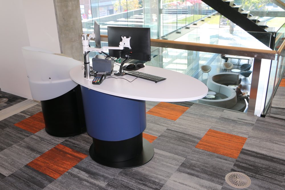 YAKETY YAK Oval 103 features the longest worktop in the range allowing room for twin monitors with plenty of customer interaction space remaining, at Westgate Te Manawa Library.