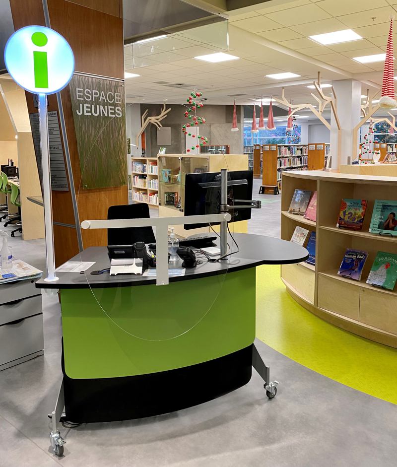 Mobile and versatile YAKETY YAK 202 makes the ideal reference desk at Georgette-Lepage Library of Brossard.